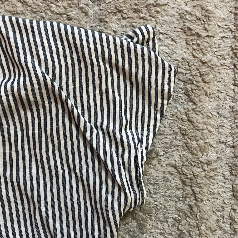 Universal Thread Striped Blue & White Tie-Front Button Short Sleeve Shirt Medium - Picture 4 of 8
